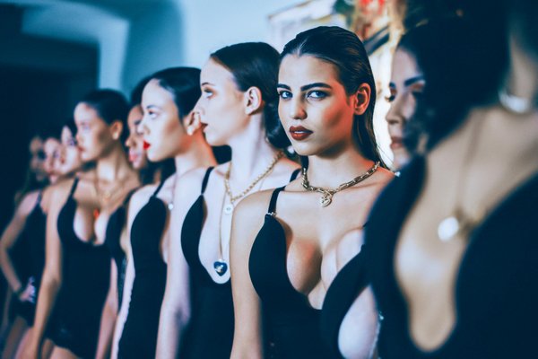 Découvrez les applications de beauté incontournables : Sélection originale et critiques approfondies !